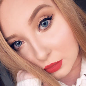 Meet your Posher, Caitlin